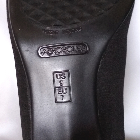 AEROSOLES Black Classic Heels Elegant Design Sz 9 EUC - Picture 9 of 9